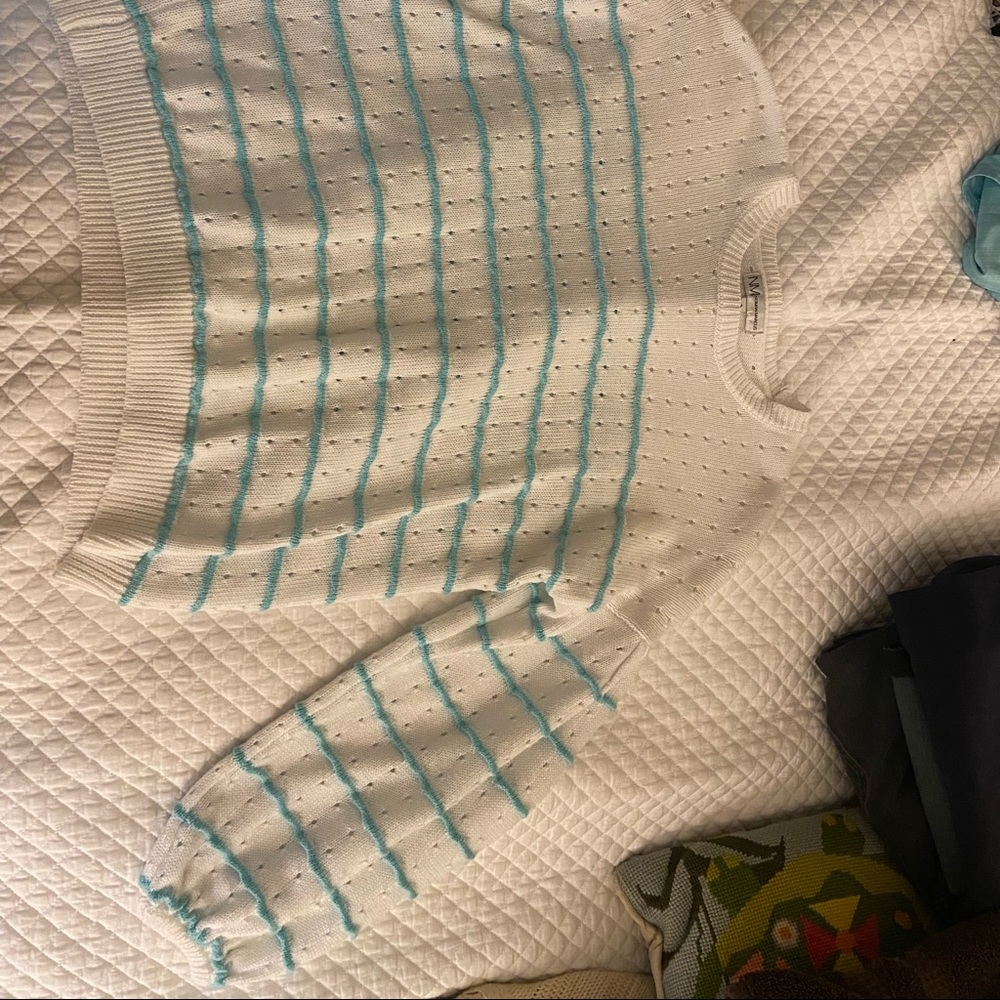Nieman Marcus crewneck white/blue cotton sweater w bell sleeves